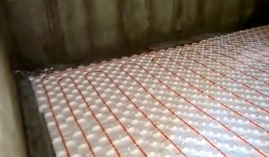 Heating loops over insulation boards